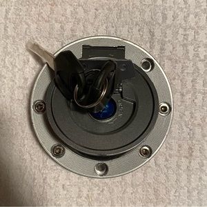 GZYF Gas Fuel Tank Cover Cap Lock & Keys for Suzuki GSXR600 750 1000, etc